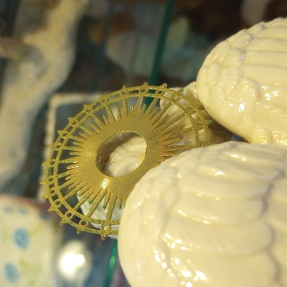 Christmas Angel Figurine - Picture 8 of 9